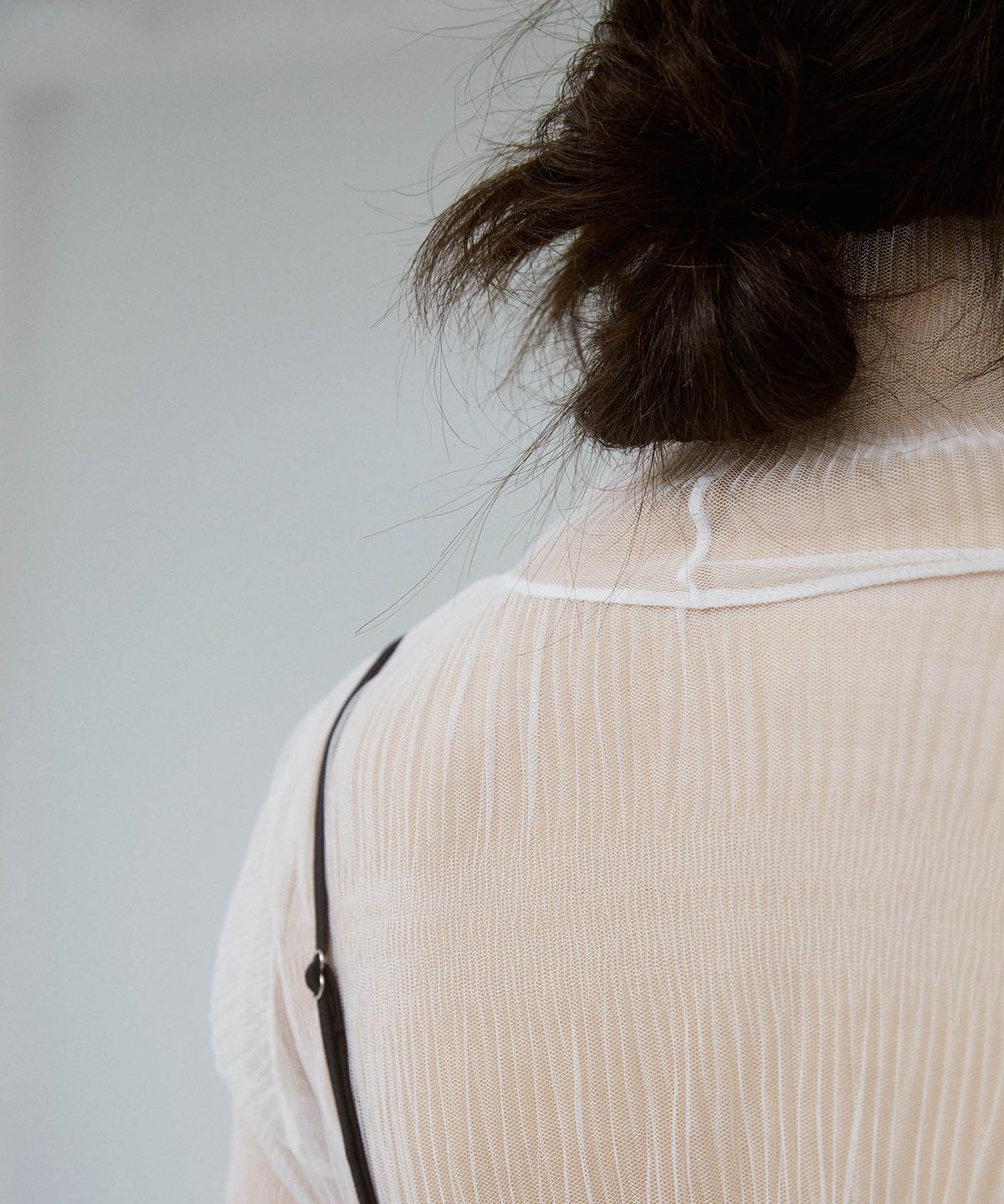 티백(TIBAEG) SHEER PLEATS LACE TOP IV 시어 플리츠 레이스탑 아이보리