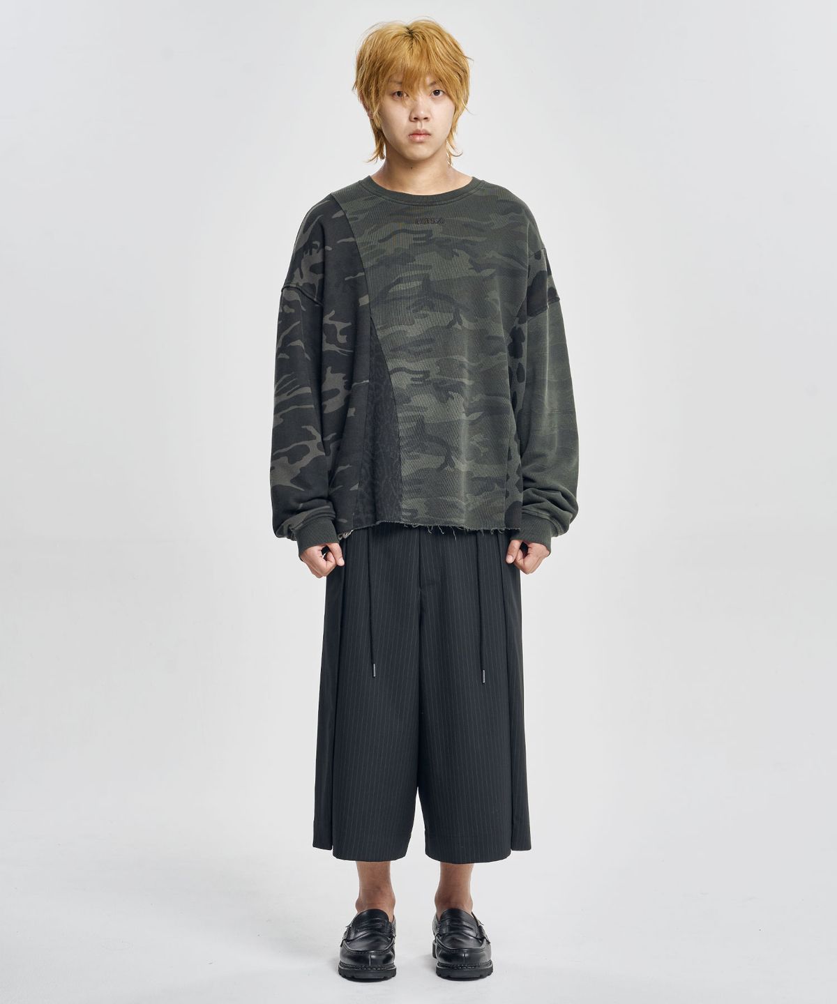 아조바이아조(AJOBYAJO) One Tuck Stripe Bermuda Pants [BLACK]
