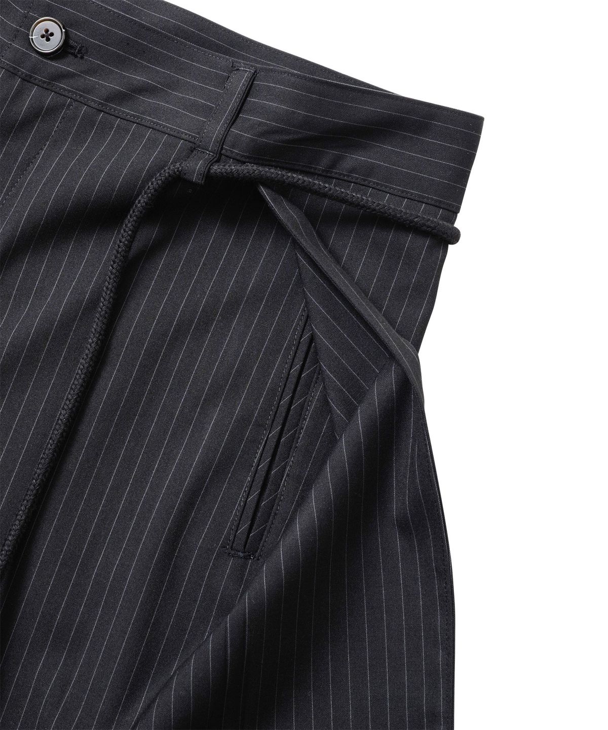 아조바이아조(AJOBYAJO) One Tuck Stripe Bermuda Pants [BLACK]