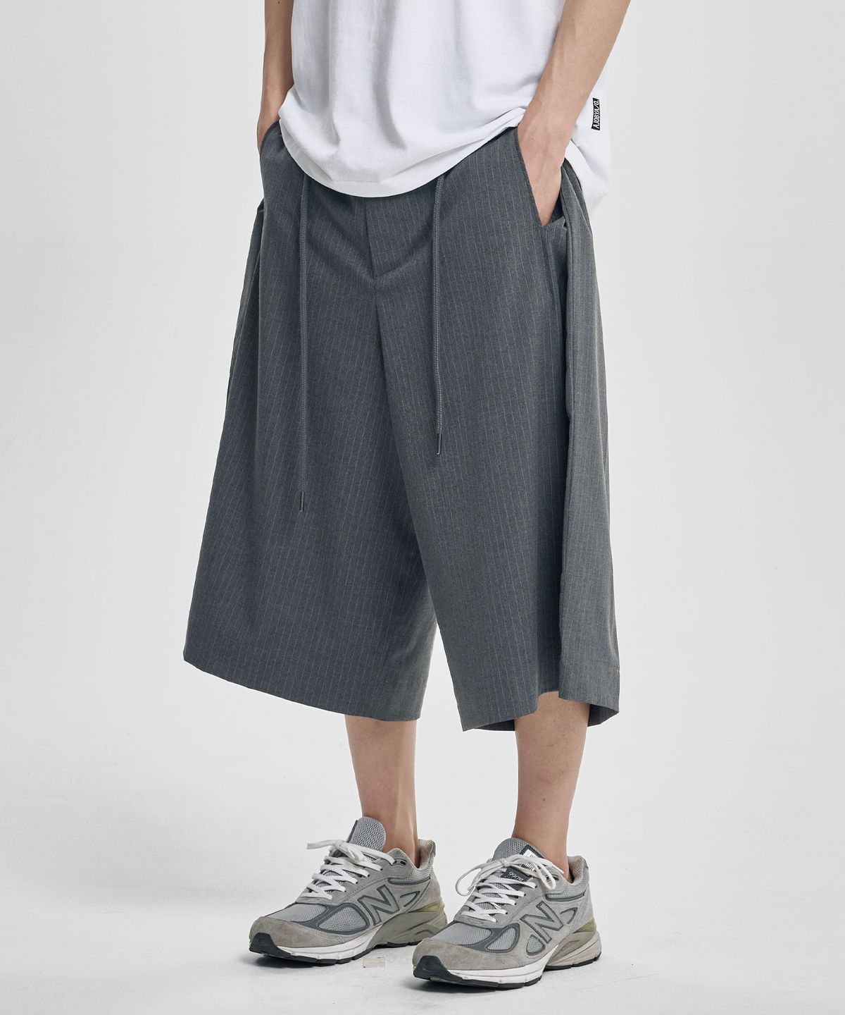 아조바이아조(AJOBYAJO) One Tuck Stripe Bermuda Pants [GREY]