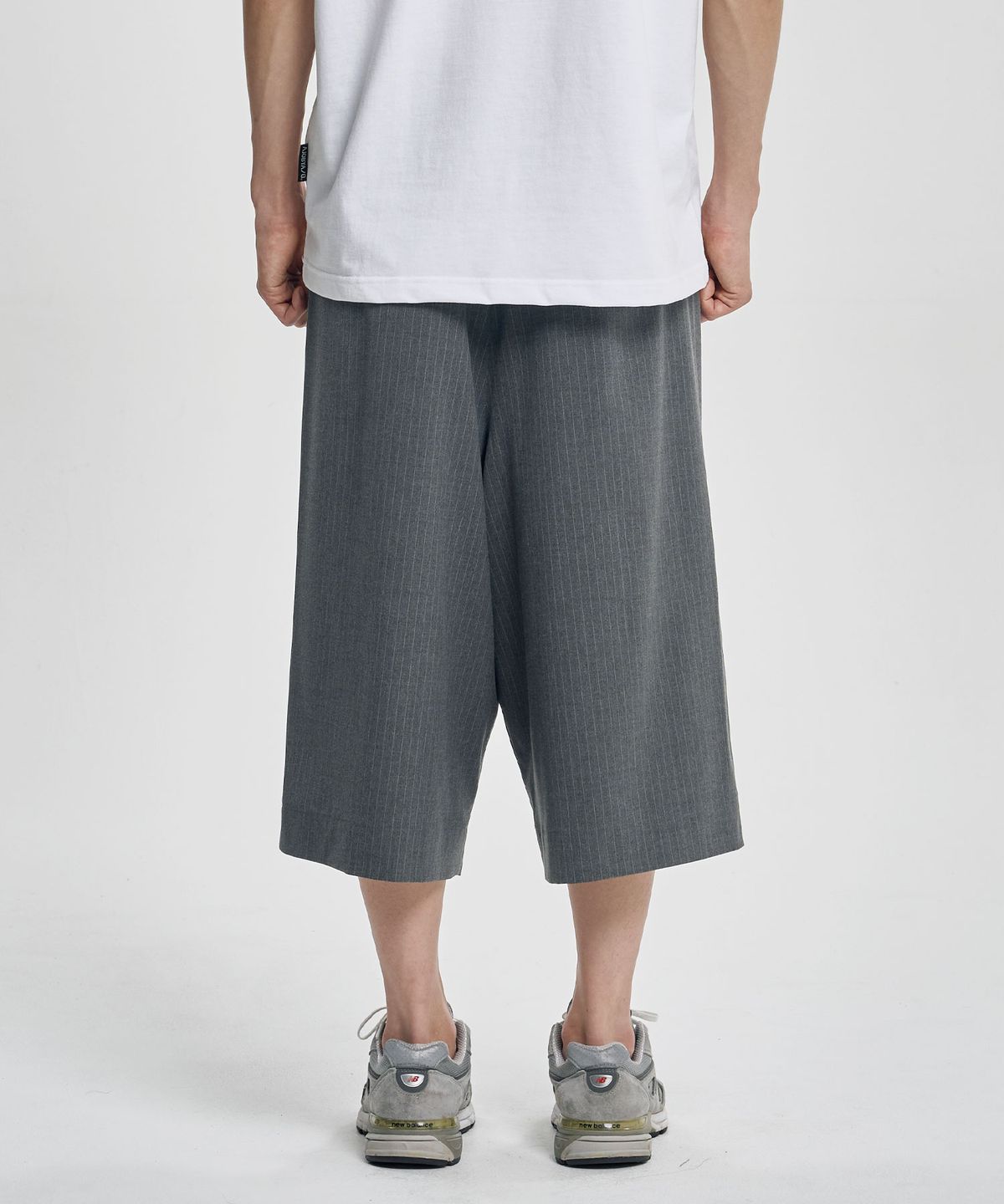 아조바이아조(AJOBYAJO) One Tuck Stripe Bermuda Pants [GREY]