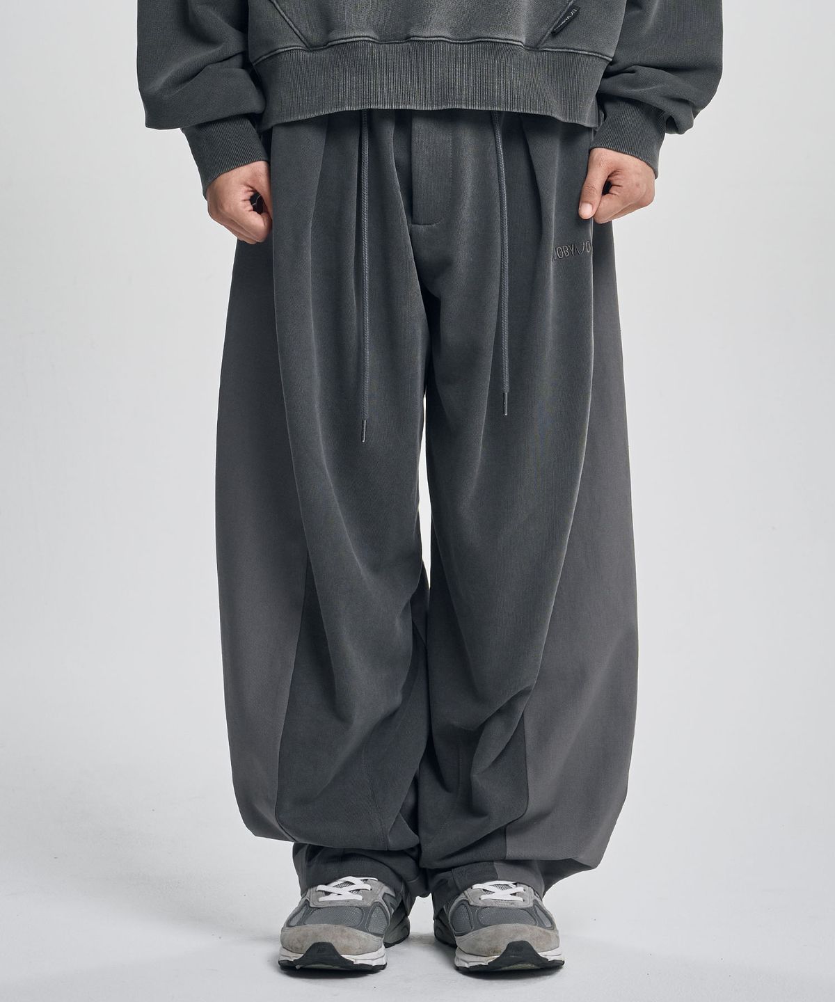 아조바이아조(AJOBYAJO) Dual Fabric Hybrid Pants [CHARCOAL]