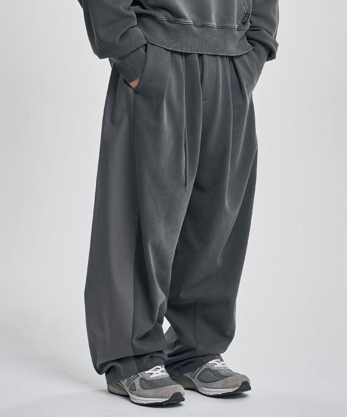 아조바이아조(AJOBYAJO) Dual Fabric Hybrid Pants [CHARCOAL]