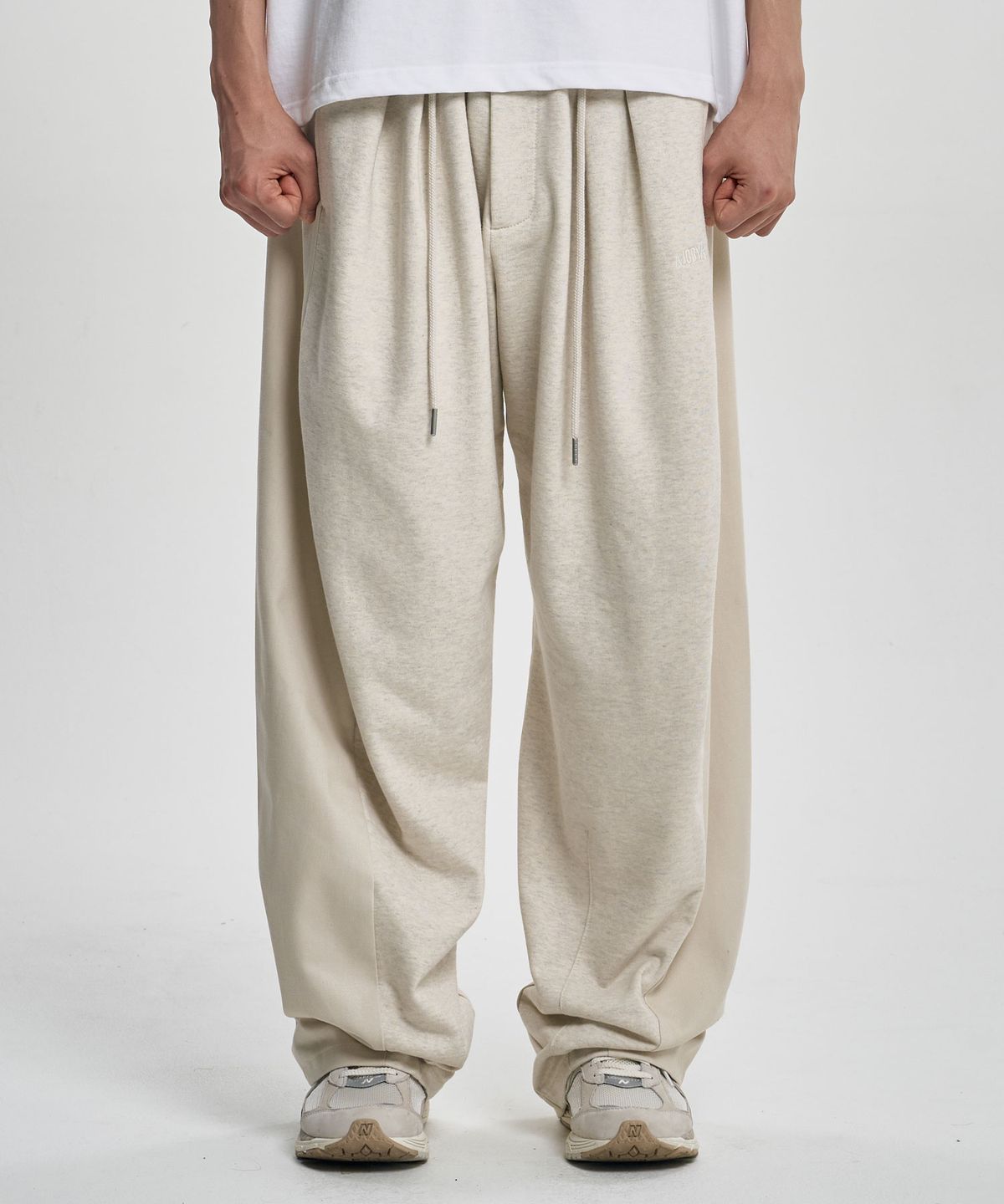 아조바이아조(AJOBYAJO) Dual Fabric Hybrid Pants [OATMEAL]