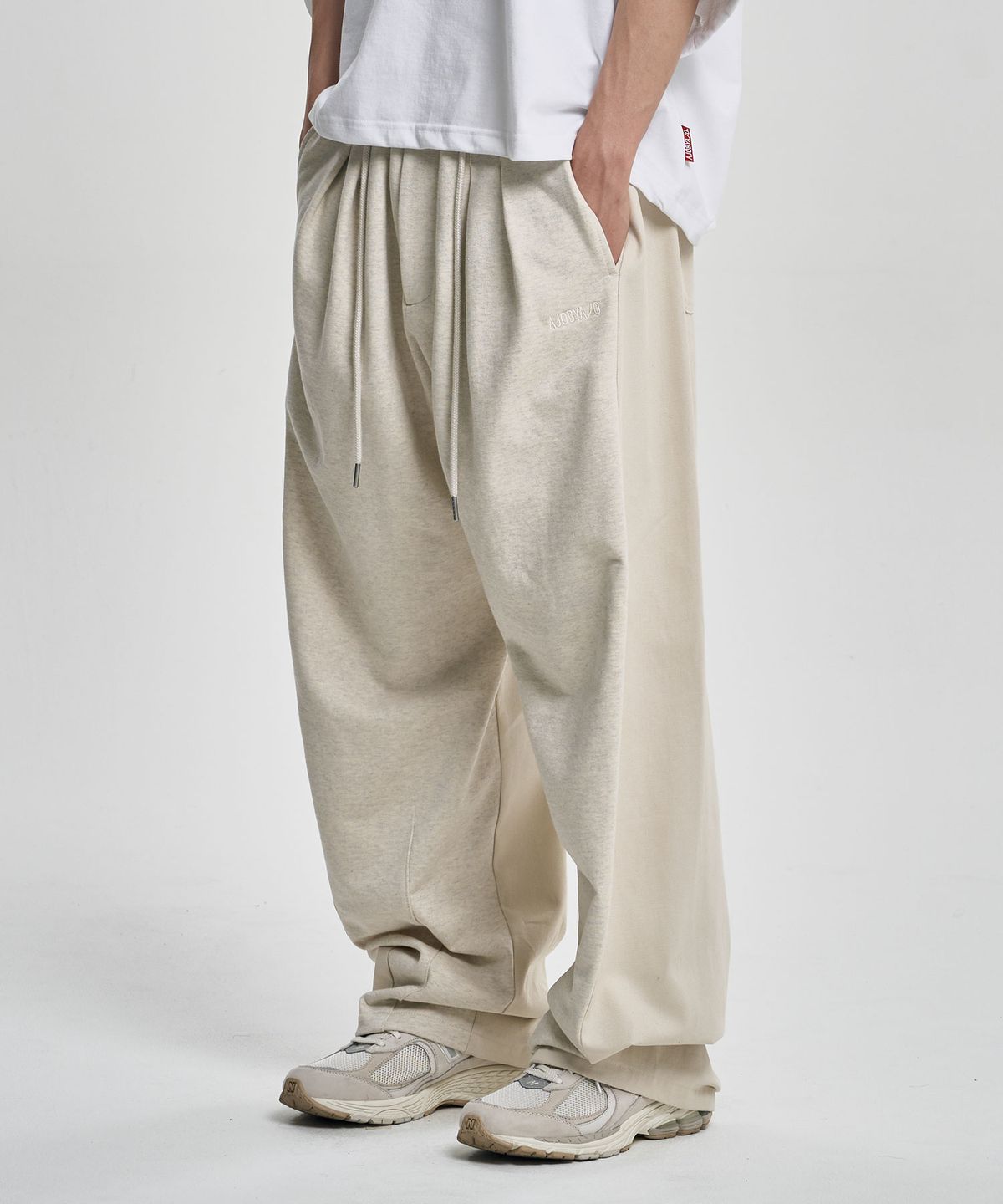 아조바이아조(AJOBYAJO) Dual Fabric Hybrid Pants [OATMEAL]