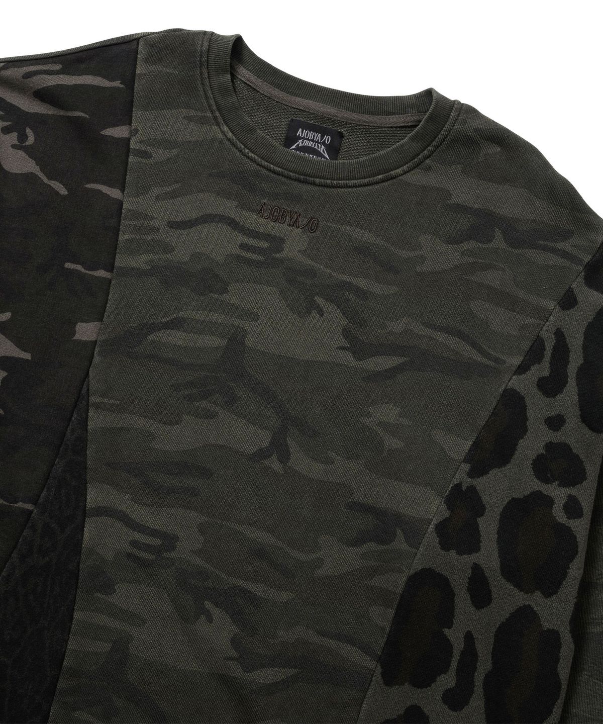 아조바이아조(AJOBYAJO) Camouflage Leopard Mixed Sweatshirt [CHARCOAL]