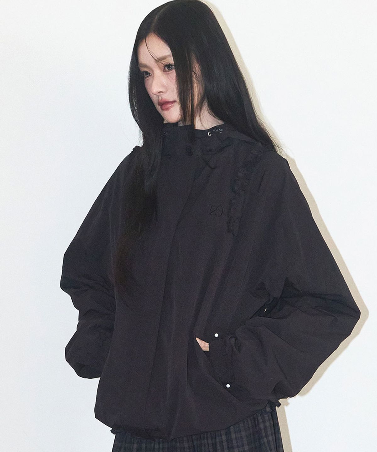 일리고(ILLIGO) 오블리크 프릴 후드 자켓 블랙