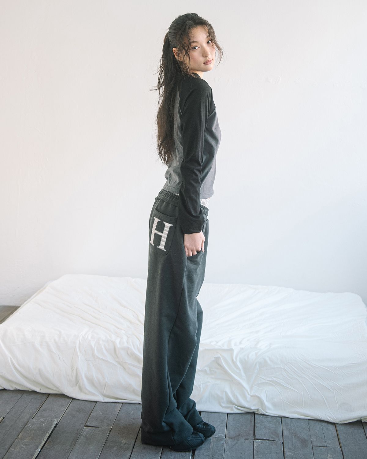 해비즘(HAVISM) CHECK LAYERED SWEATPANTS(CHARCOAL)