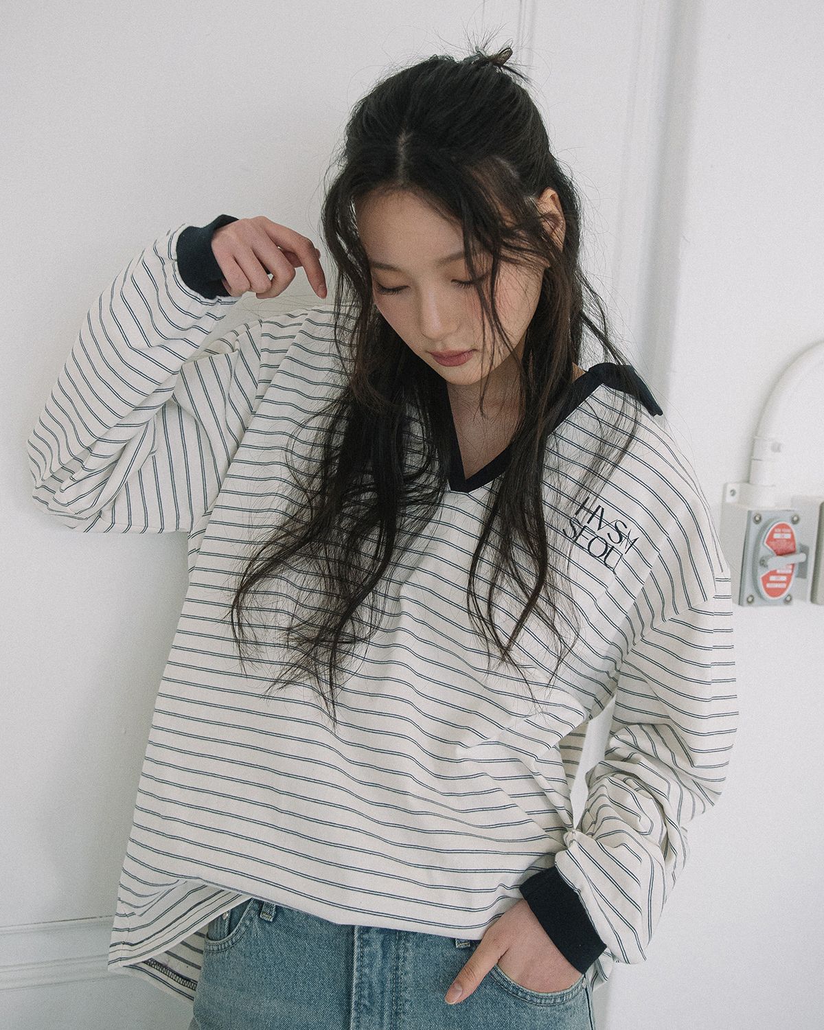 해비즘(HAVISM) STRIPE V-NECK COLLAR L/S TEE(IVORY)