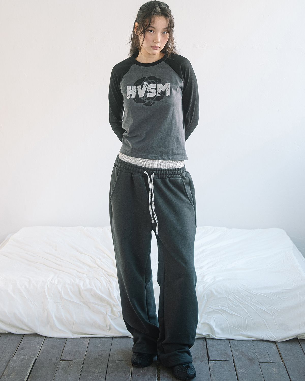 해비즘(HAVISM) ROSE RAGLAN L/S TEE(CHARCOAL)