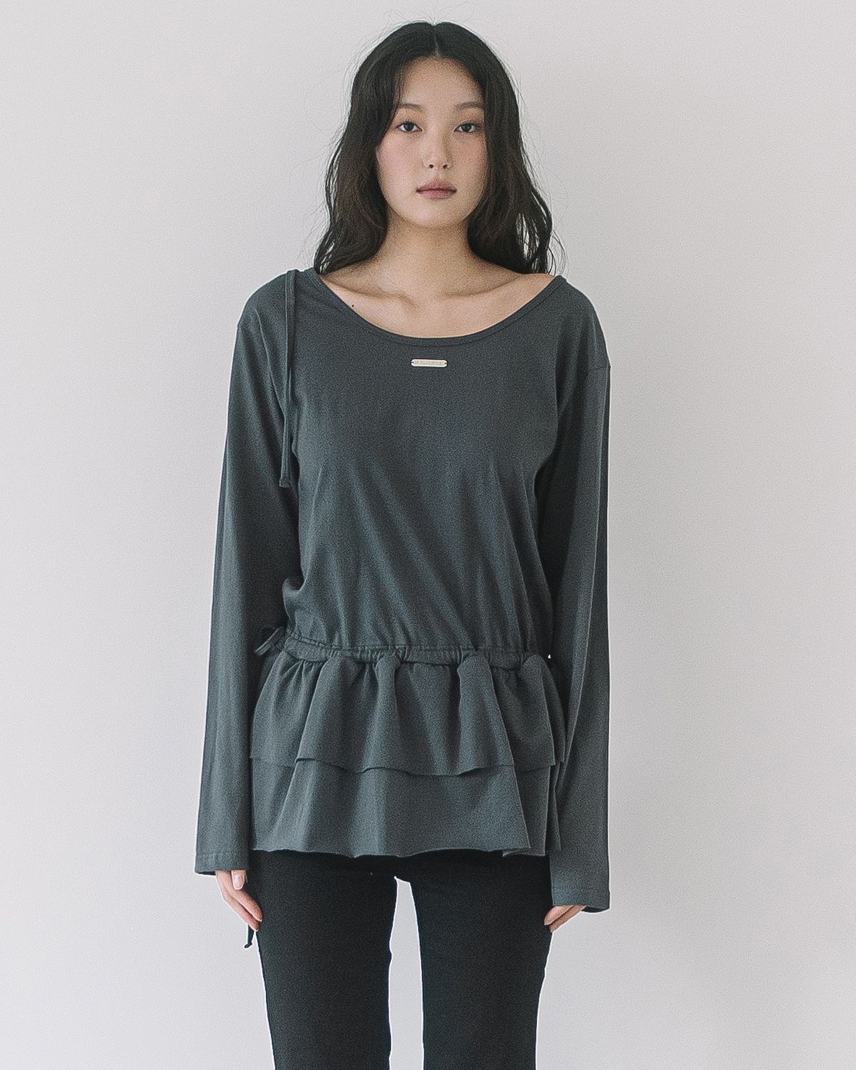 해비즘(HAVISM) DOUBLE FRILL L/S TEE(CHARCOAL)