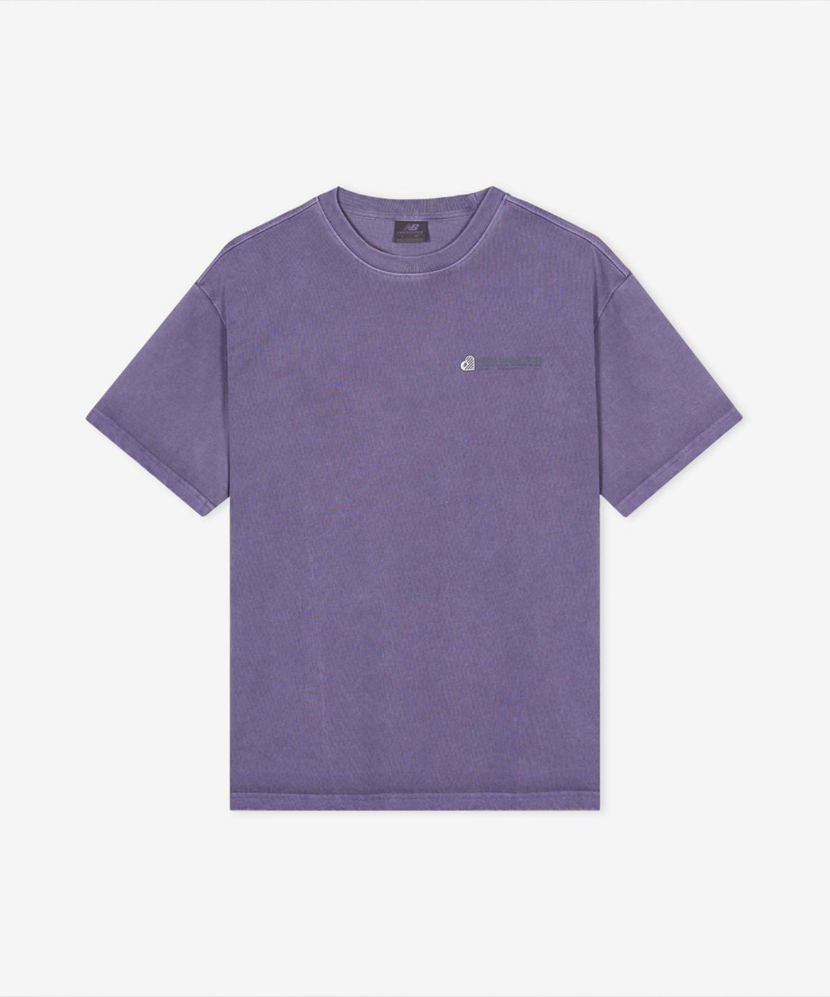 뉴발란스(NEW BALANCE) NBNEG2A073 / UNI NB 하트 그래픽 반팔티 (DARK PURPLE)
