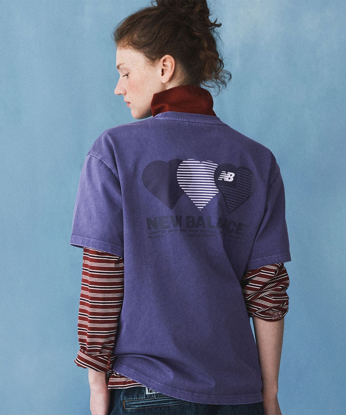 뉴발란스(NEW BALANCE) NBNEG2A073 / UNI NB 하트 그래픽 반팔티 (DARK PURPLE)