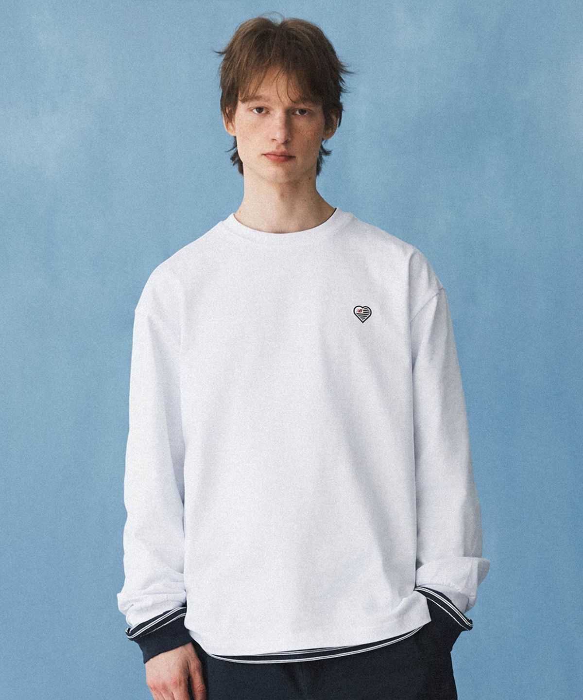 뉴발란스(NEW BALANCE) NBNDG2A013 / UNI NB 하트 그래픽 긴팔티 (WHITE)
