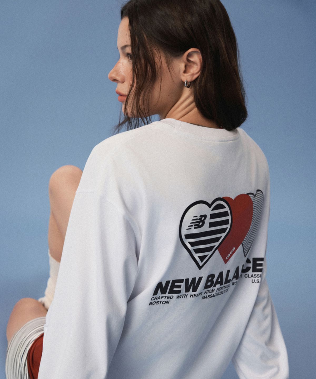 뉴발란스(NEW BALANCE) NBNDG3A013 / MINIMAL HEART COLLECTION 그래픽 긴팔티 (WHITE)