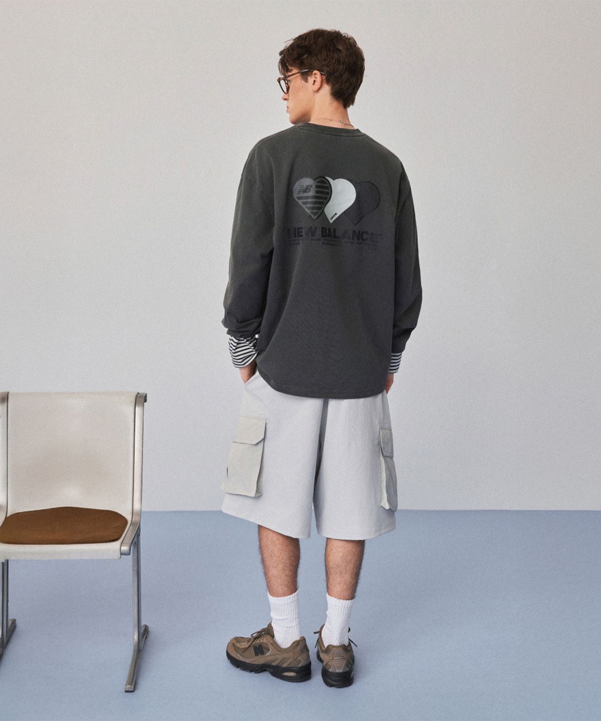 뉴발란스(NEW BALANCE) NBNDG3A013 / MINIMAL HEART COLLECTION 그래픽 긴팔티 (CHARCOAL)