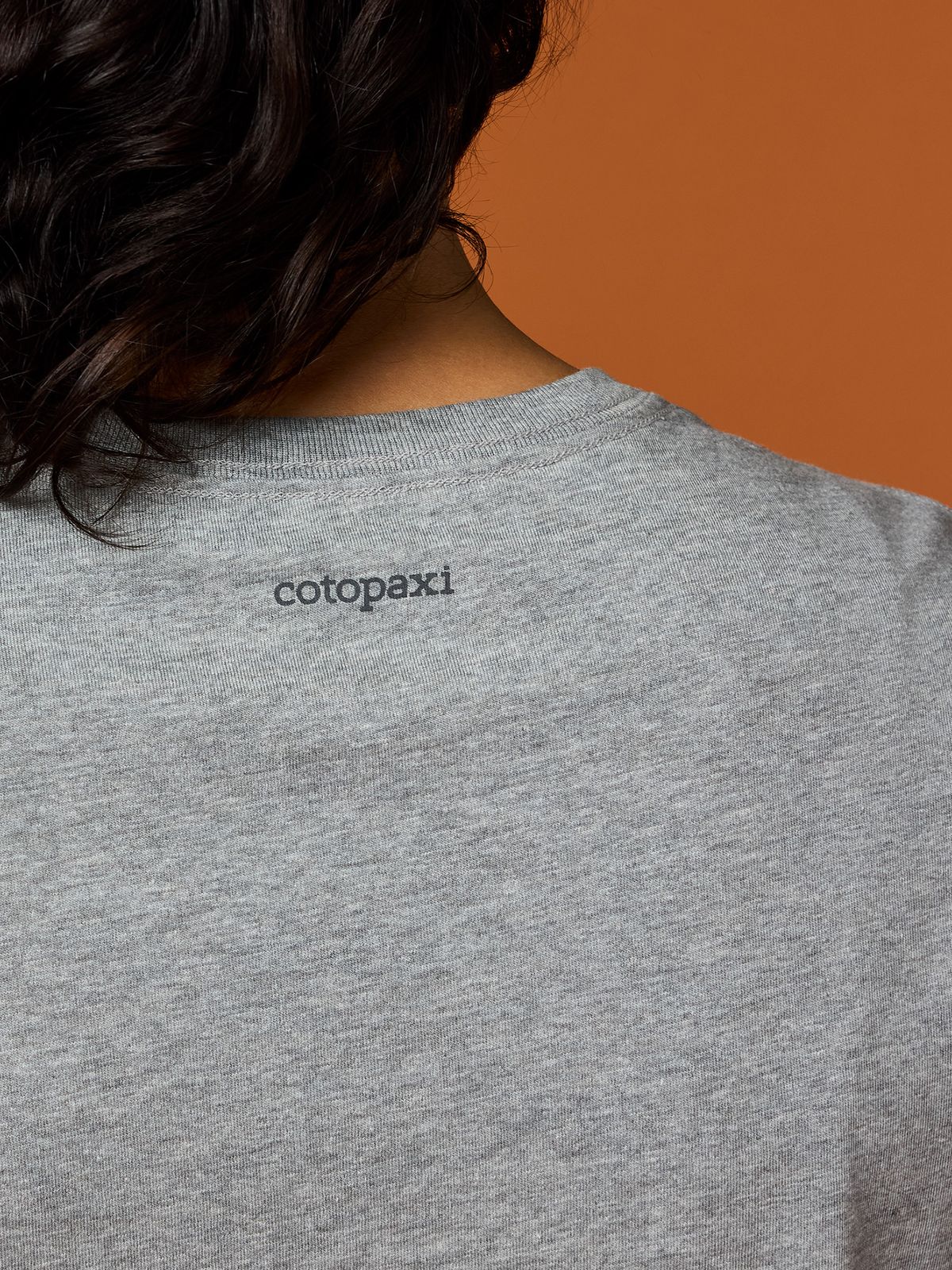 코토팍시(COTOPAXI) 라마 아이콘 티셔츠 여성