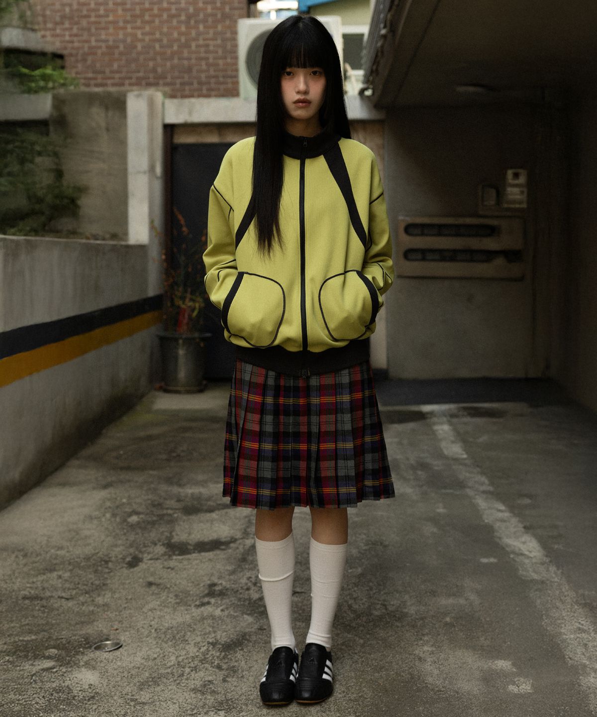 바운더리(BOUNDARY) 와플 배색 절개 집업 [라임]