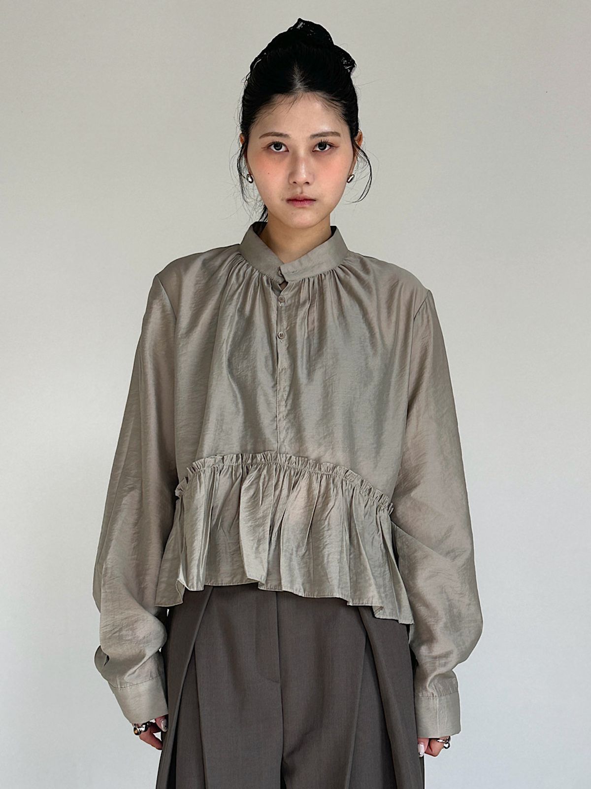 아포엠(APOEM) Frill Gathered Blouse (3C)