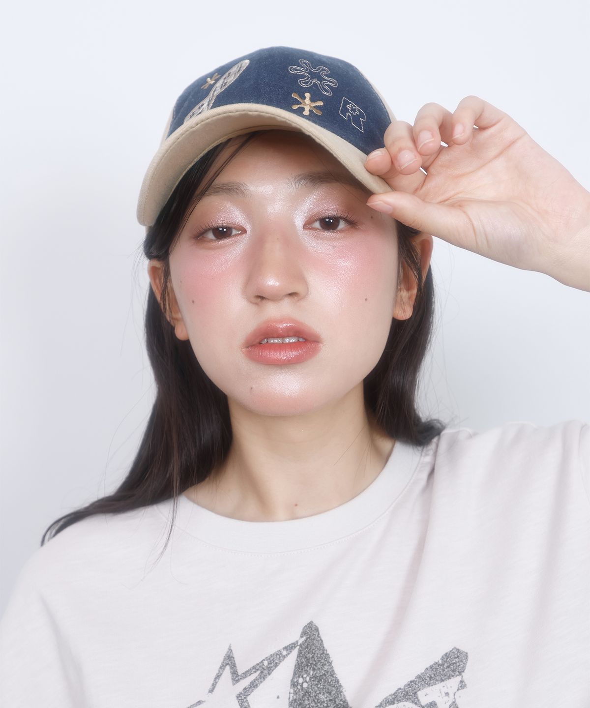 엘엠알(LMR) 모티프 아플리케 자수 투톤 볼캡 BEIGE