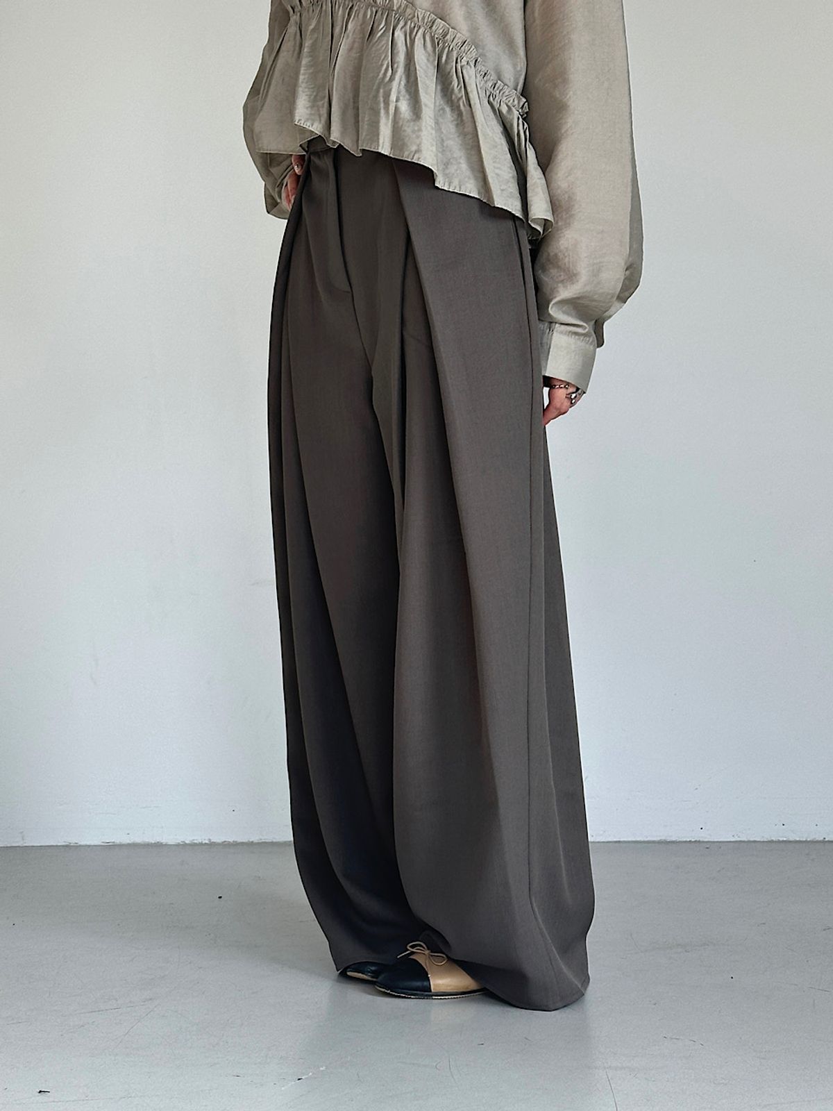 아포엠(APOEM) Folded Line Wide Slacks (2C)