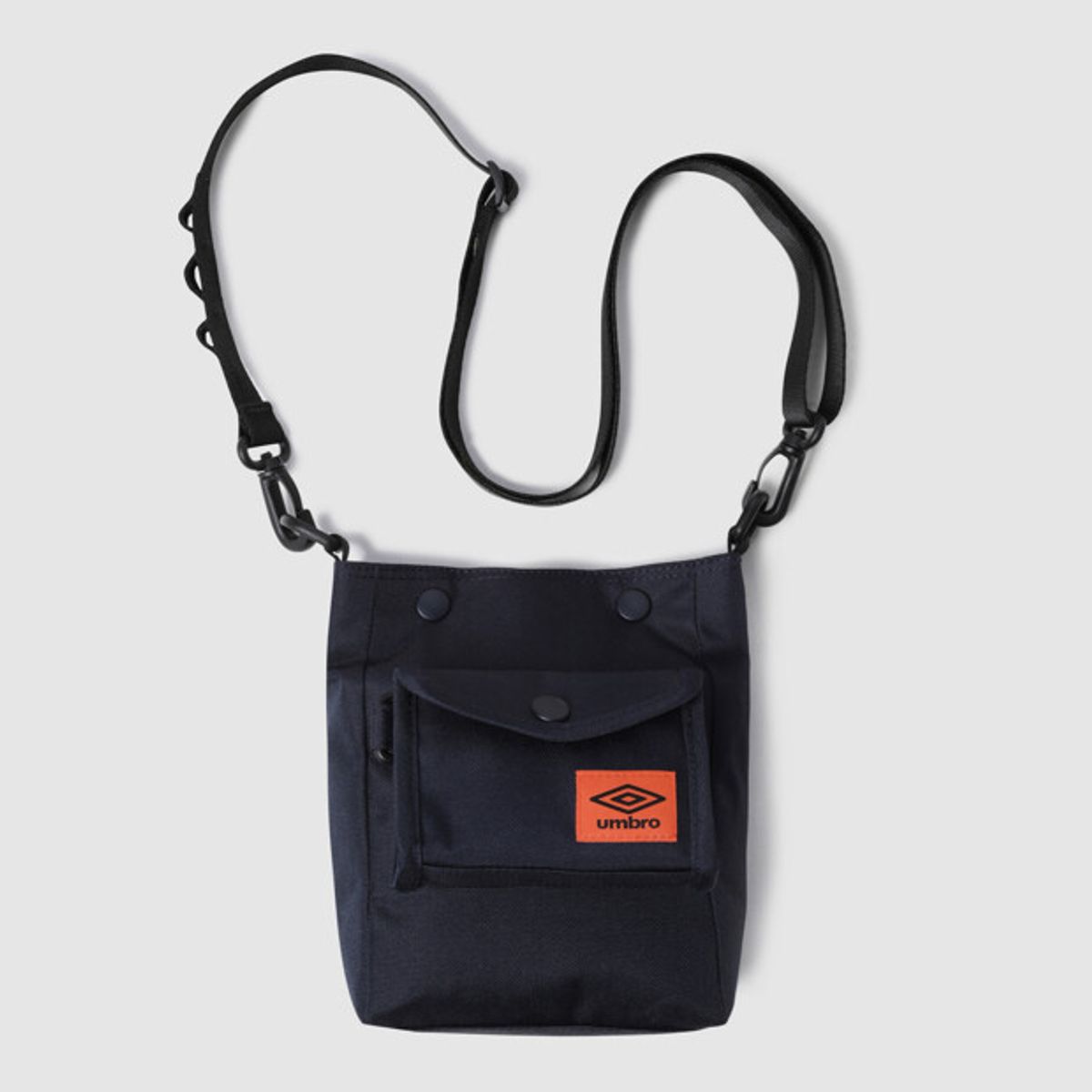 엄브로(UMBRO) 멀티 파우치 크로스백 네이비 UR123CBG15