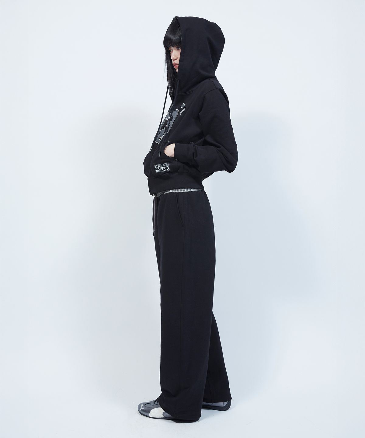 엘엠알(LMR) 스타 아플리케 포인트 스트링 스웻 팬츠 BLACK
