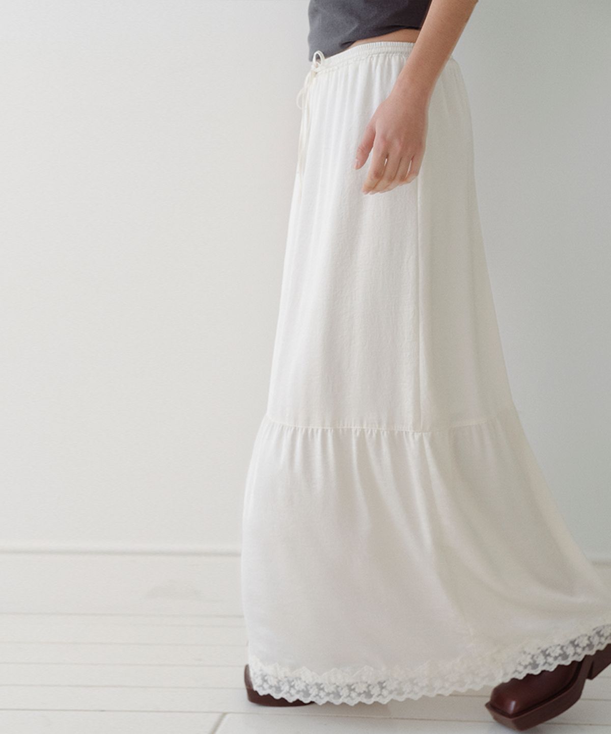 엔오르(EN OR) SATIN LACE MAXI SKIRT - IVORY