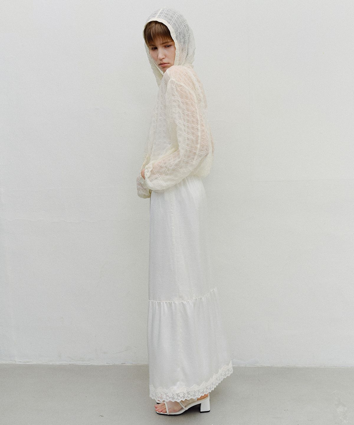 엔오르(EN OR) SATIN LACE MAXI SKIRT - IVORY