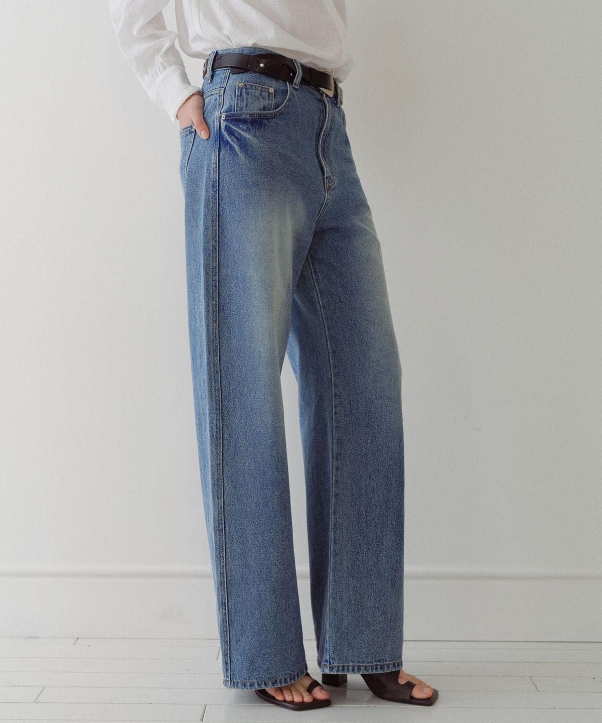엔오르(EN OR) CURVED BRUSH WASH DENIM PANTS - BLUE