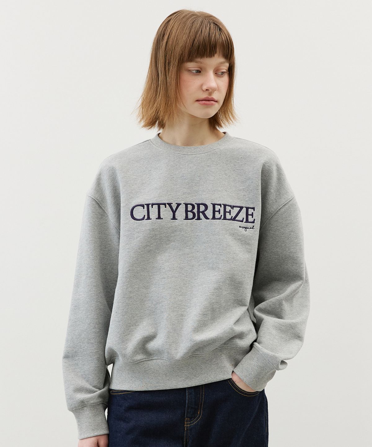 시티브리즈(CITYBREEZE) 시티 새틴 자수 스웨트 셔츠_3COLORS