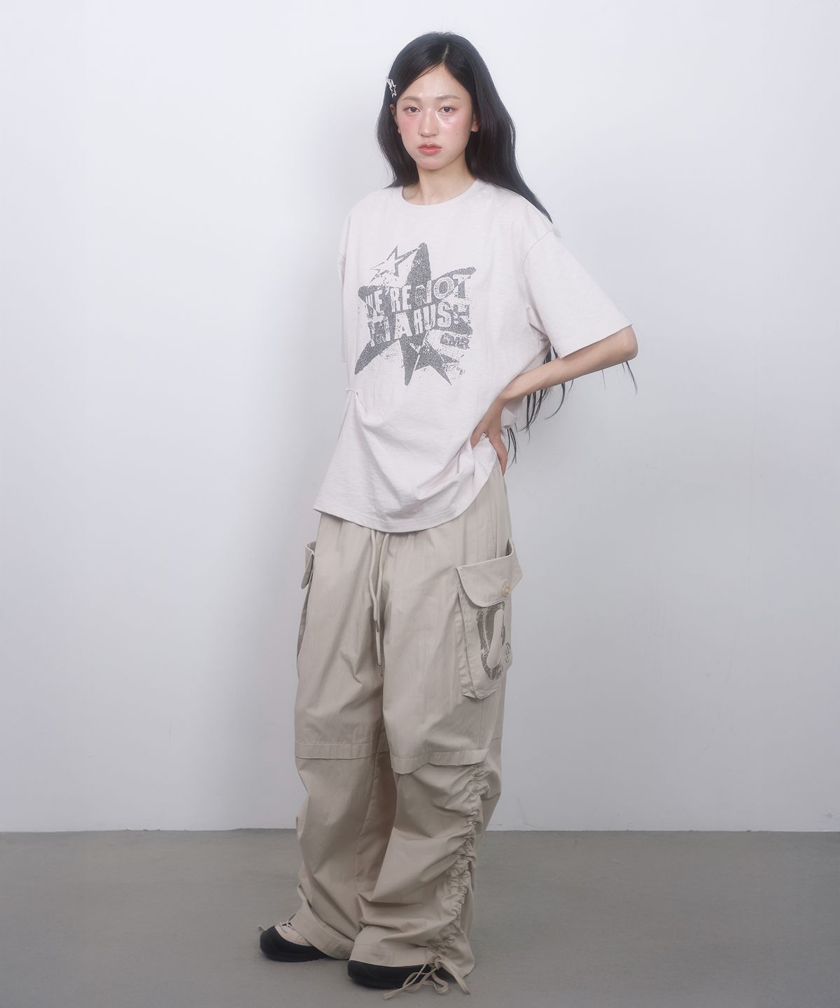 엘엠알(LMR) 셔링 포인트 스트링 카고 팬츠 BEIGE
