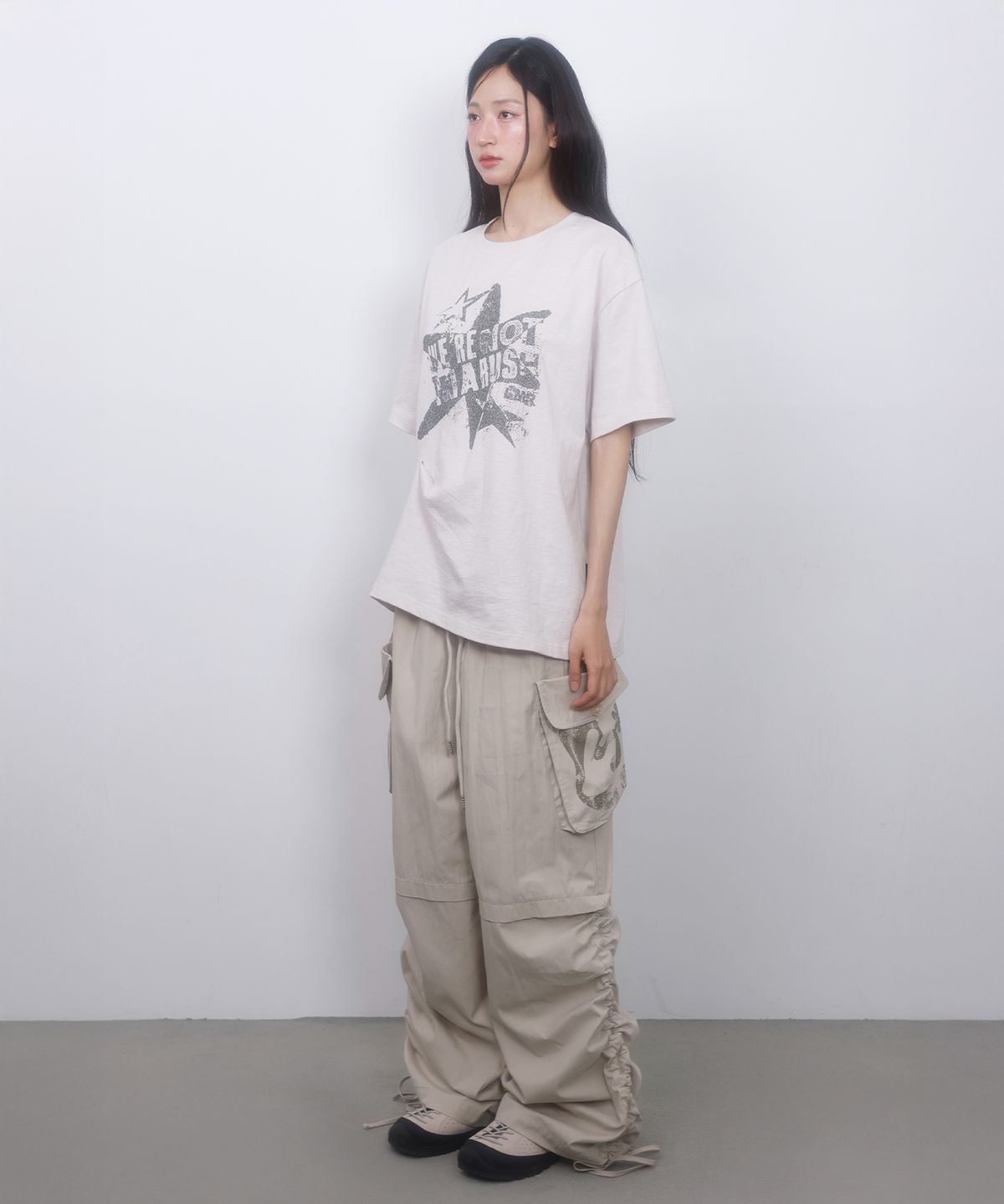 엘엠알(LMR) 셔링 포인트 스트링 카고 팬츠 BEIGE