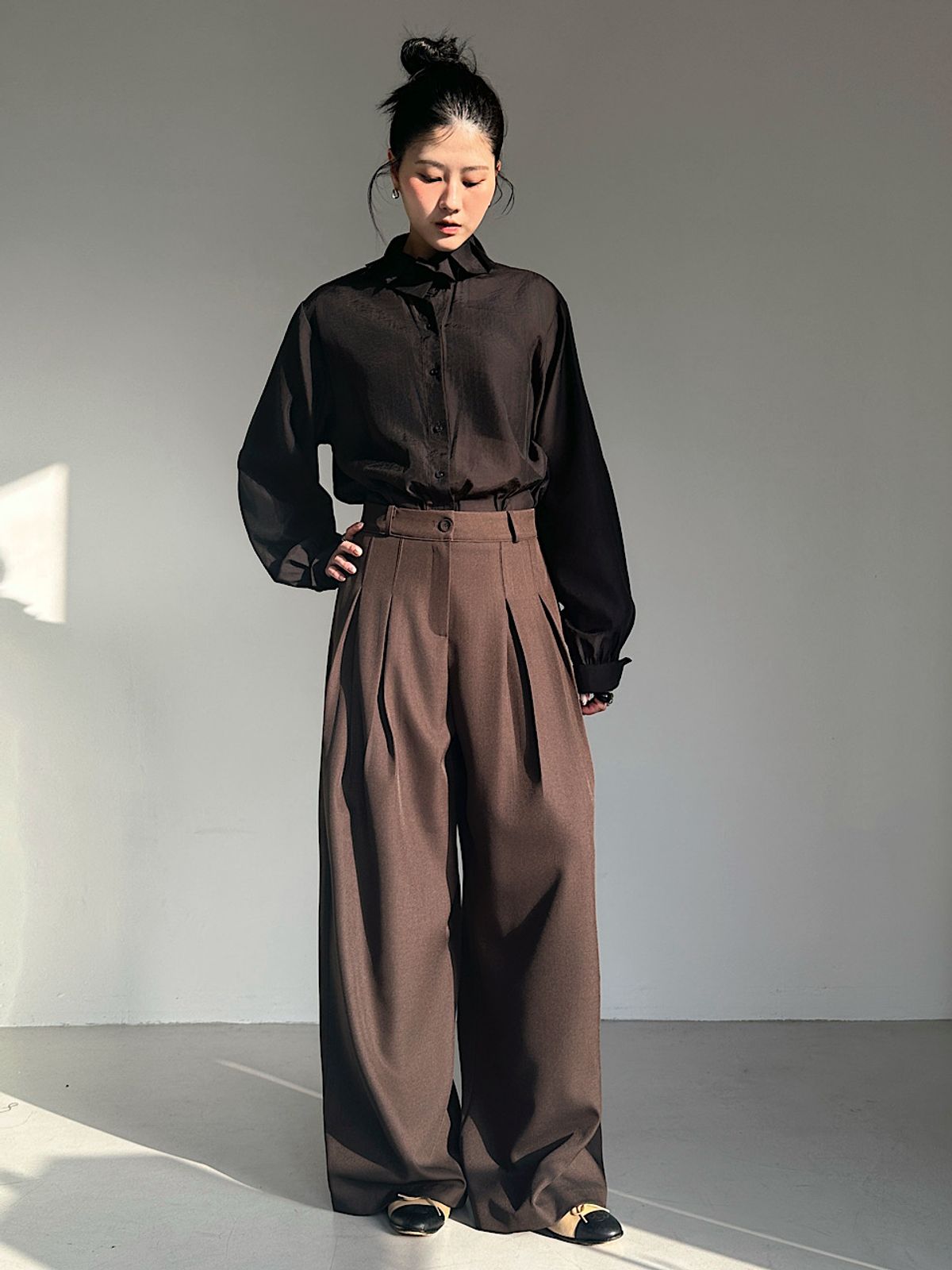 아포엠(APOEM) Pleated  Collar Blouse (2C)