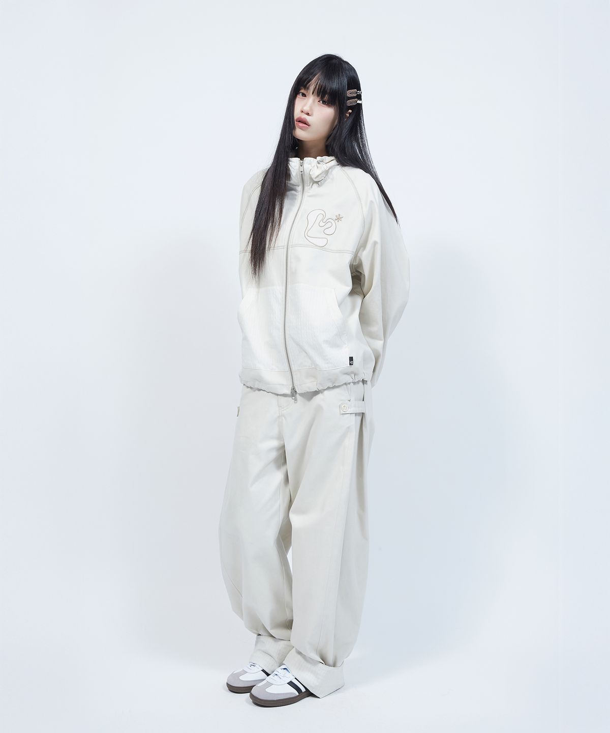 엘엠알(LMR) 체크 아플리케 롤업 투웨이 벌룬 팬츠 LIGHT BEIGE