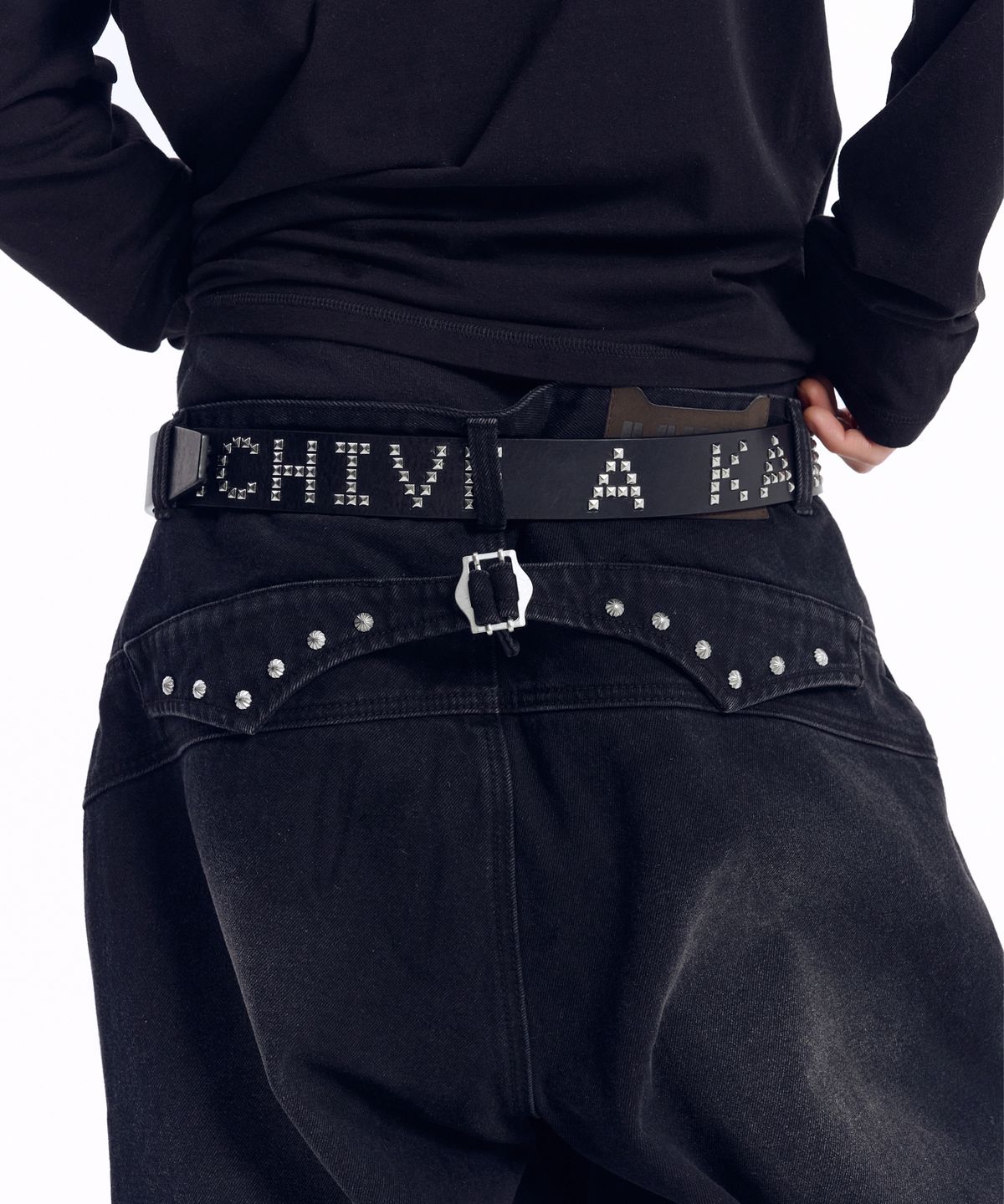 아캄(AAKAM) Square Studded Logo Belt (Black)