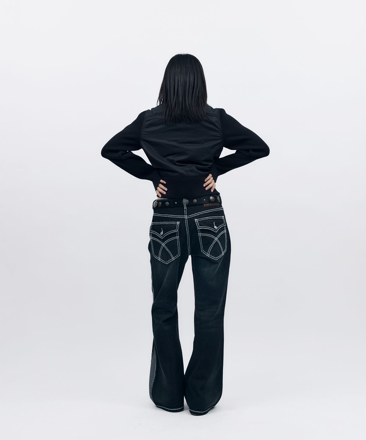 아캄(AAKAM) Stitched Flare Denim Pants (Dark Blue)