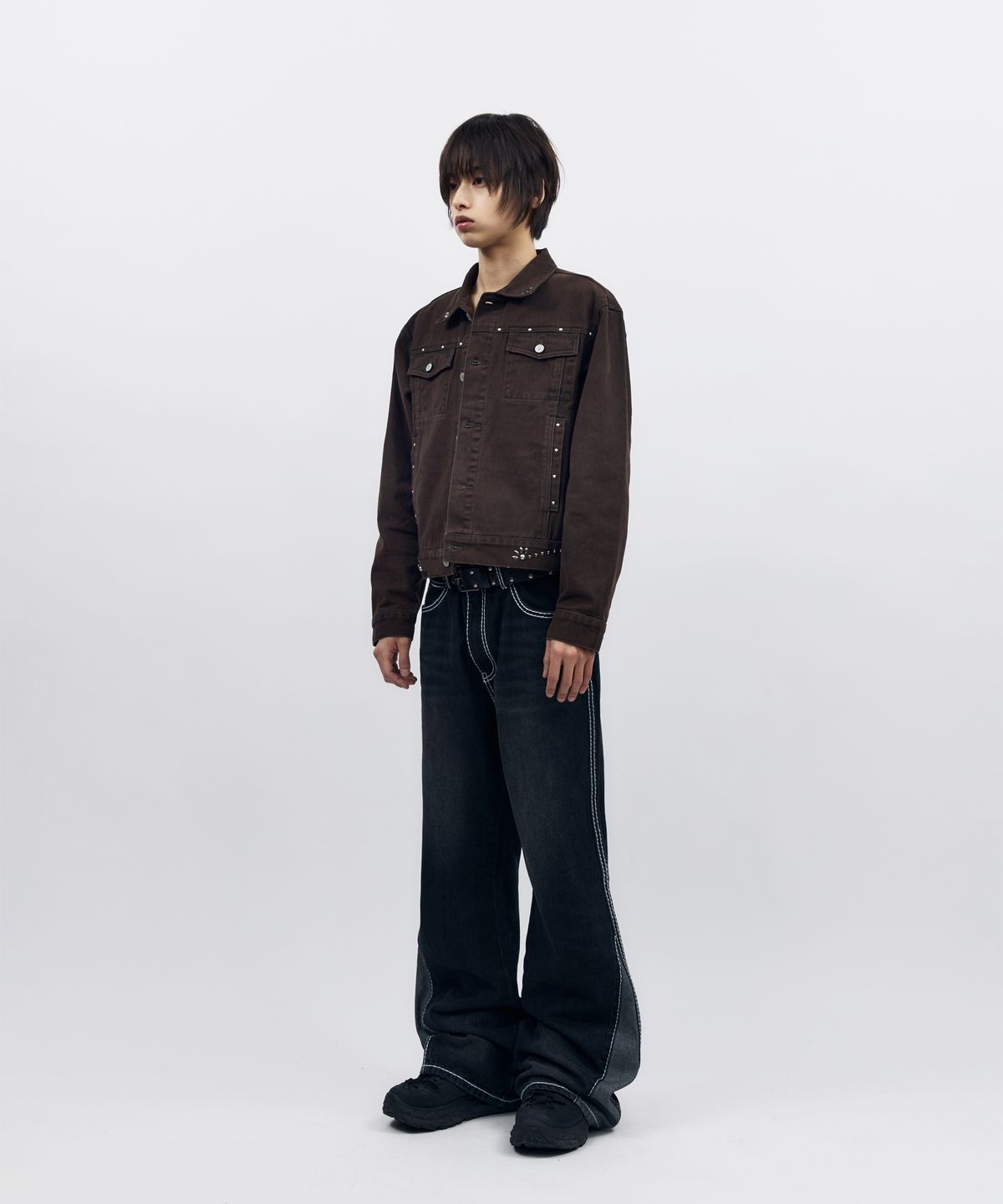아캄(AAKAM) Stitched Flare Denim Pants (Black)
