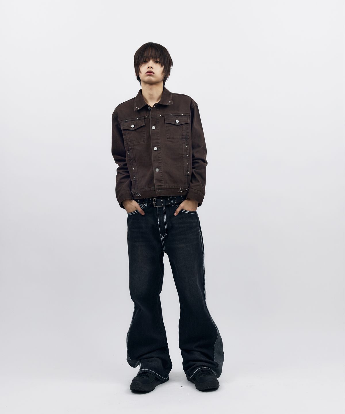 아캄(AAKAM) Stitched Flare Denim Pants (Black)