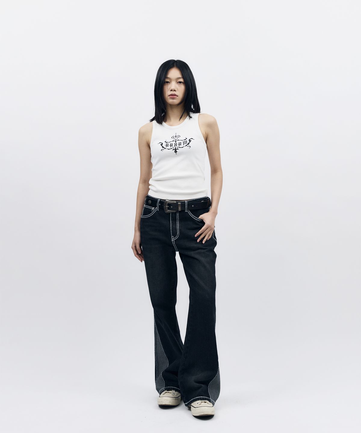 아캄(AAKAM) Stitched Flare Denim Pants (Black)