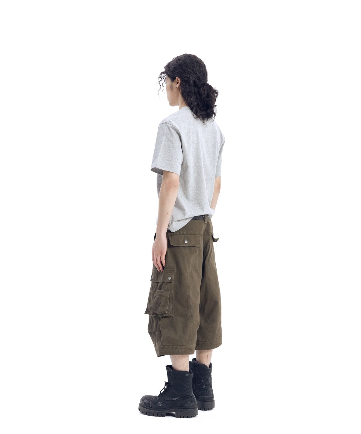 아캄(AAKAM) Knee Pin-Tuck Bermuda Cargo Pants (Brown)
