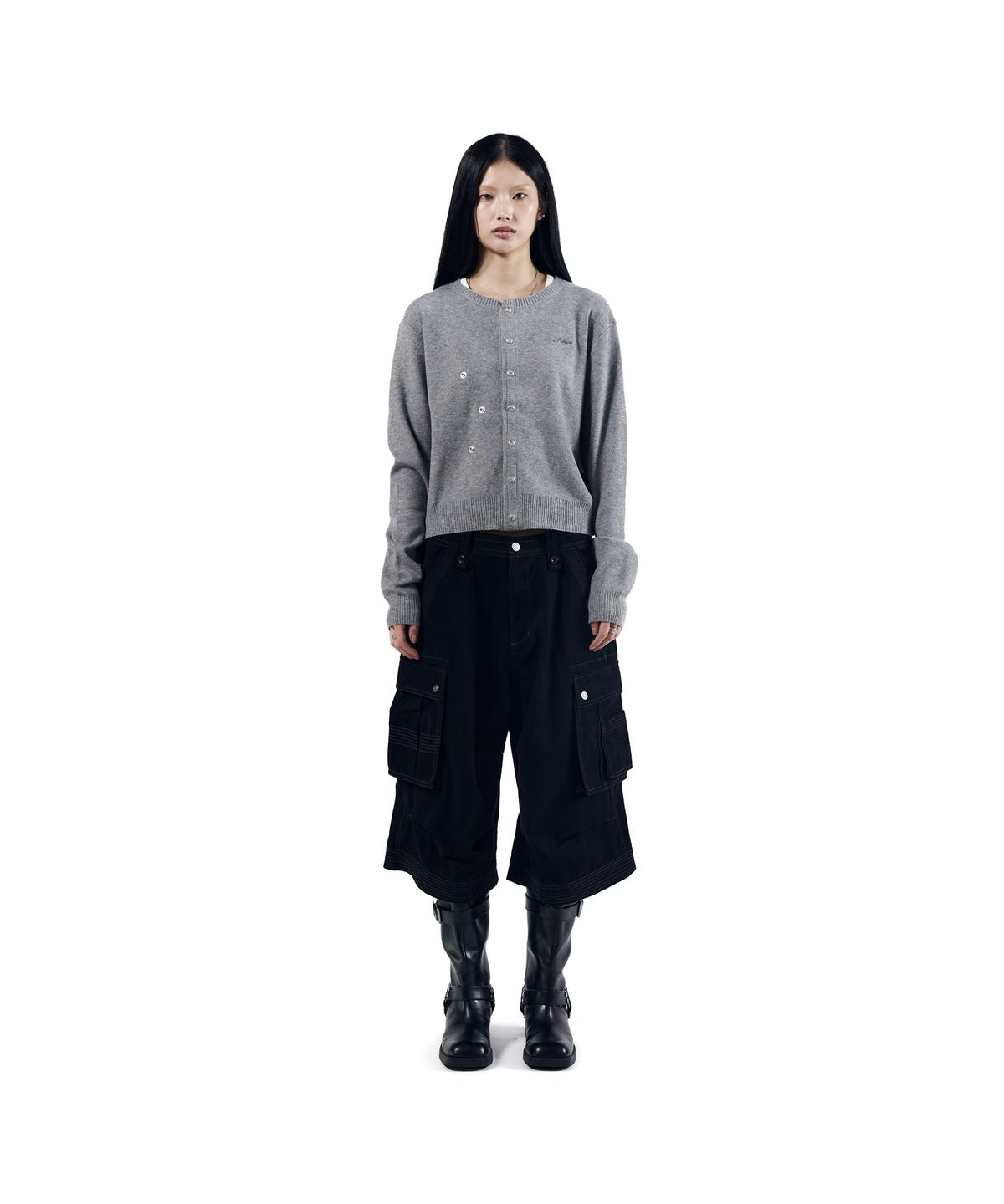 아캄(AAKAM) Knee Pin-Tuck Bermuda Cargo Pants (Black)
