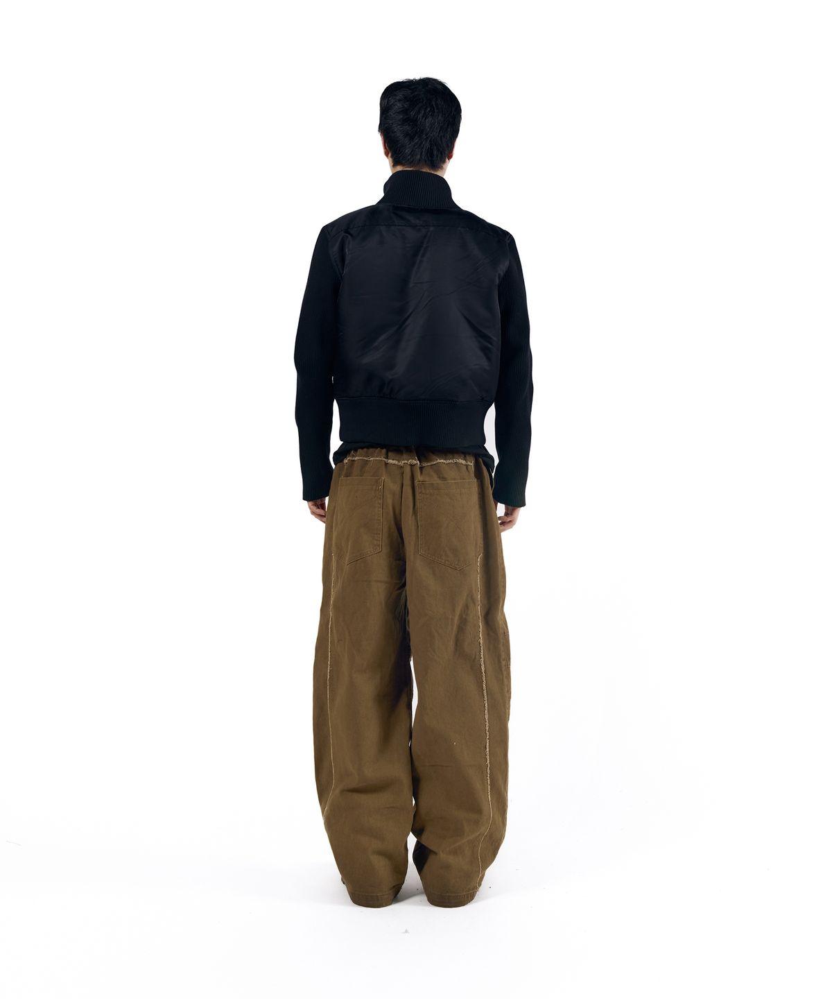 아캄(AAKAM) Knee Pin-Tuck Panel Cotton Pants (Brown)