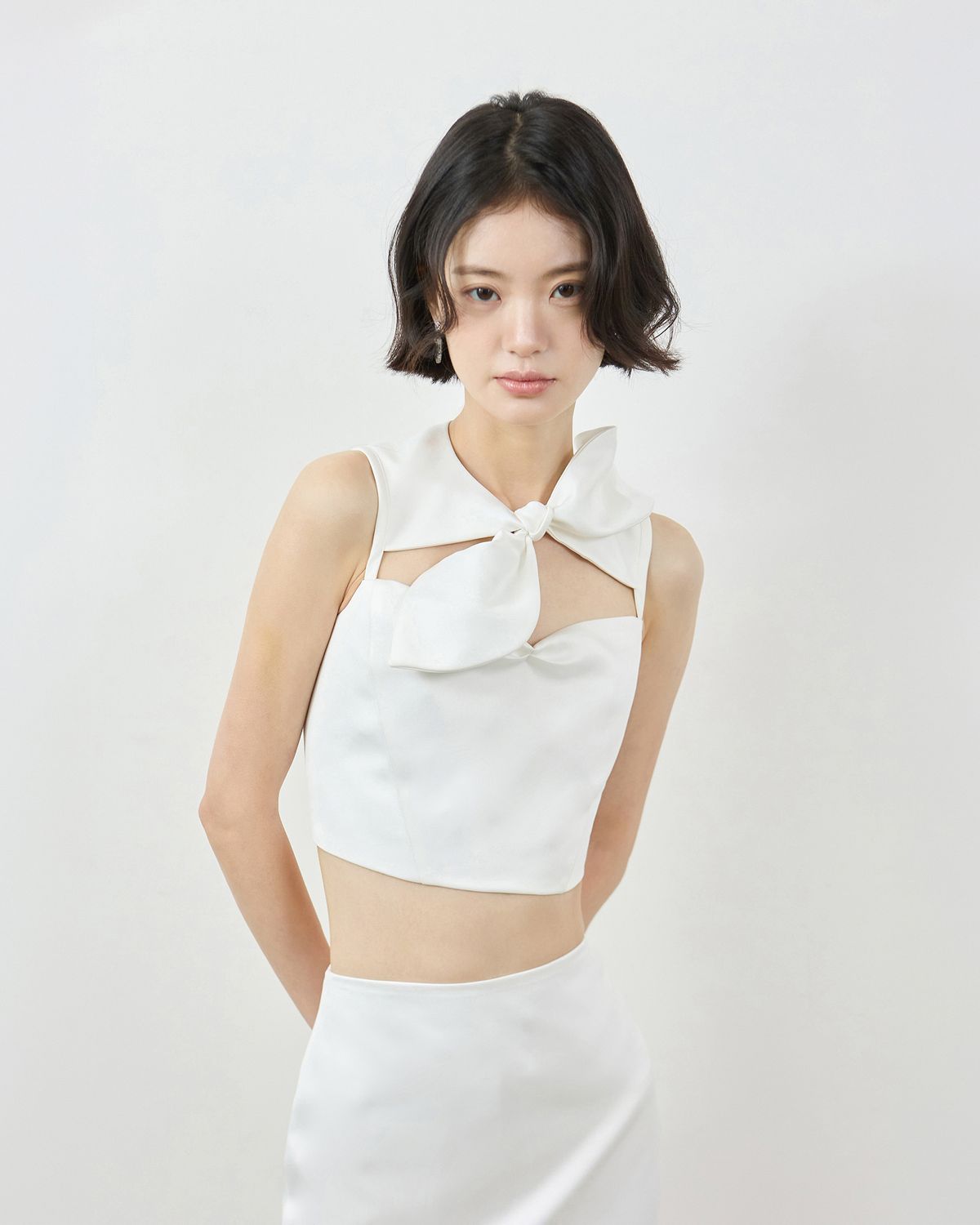 러뷰이(LOVUEE) 새틴 래빗탑 화이트