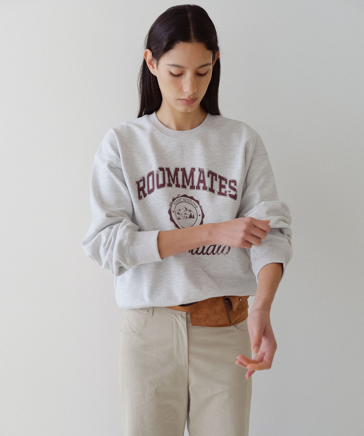 엔오르(EN OR) ROOMMATES SWEATSHIRT - LIGHT GREY
