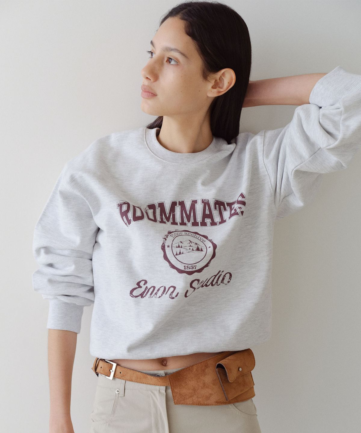 엔오르(EN OR) ROOMMATES SWEATSHIRT - LIGHT GREY