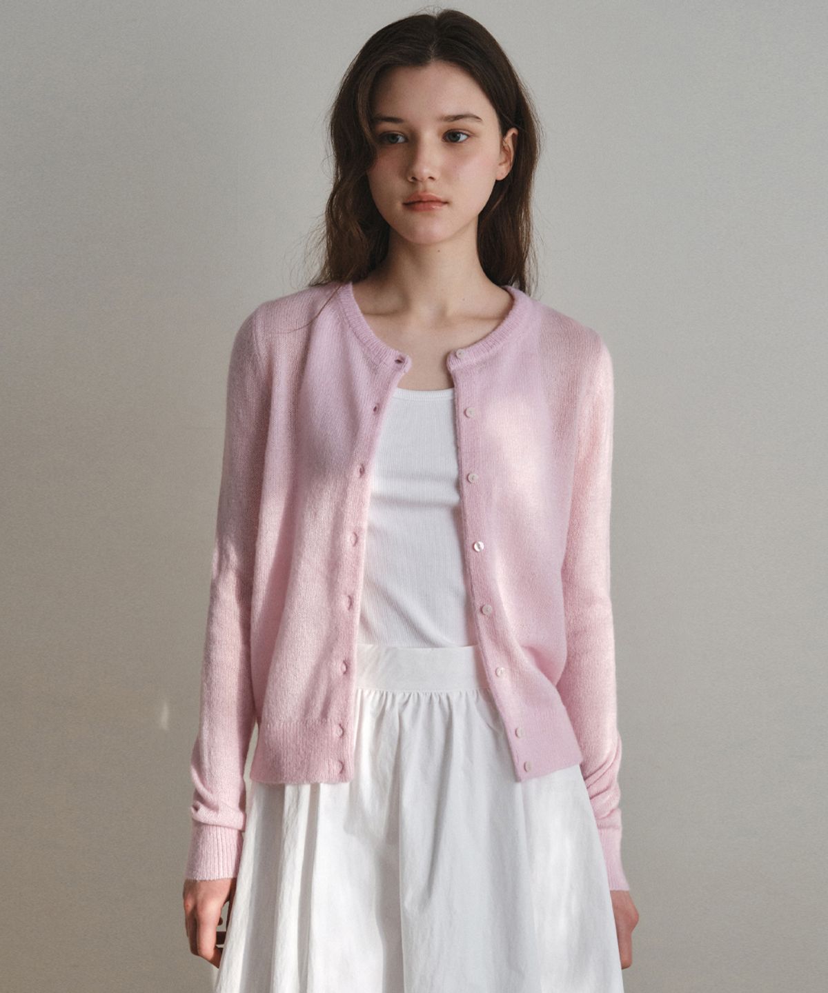 웬즈데이오아시스 포 우먼(WEDNESDAYOASISFORWOMEN) 모모 헤어리 라운드 가디건_SOFT PINK(WC26KN40)