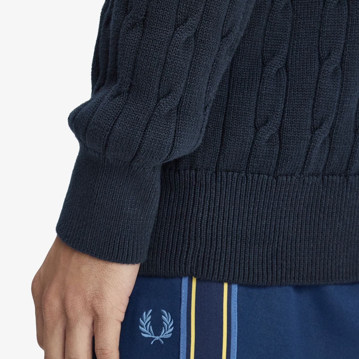 프레드페리(FRED PERRY) [Sport] 케이블 니트 브이넥 스웨터 - 네이비 AFPM2612321-608