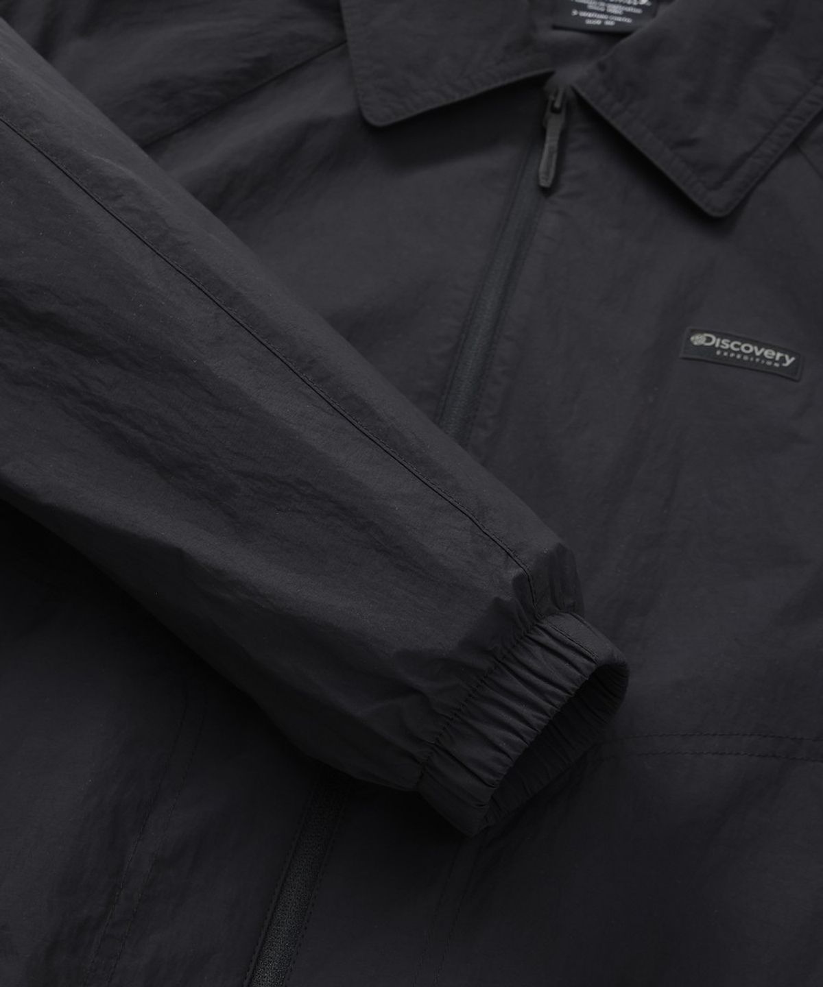 디스커버리 익스페디션(DISCOVERY EXPEDITION) 여성 프레시벤트 카라형 크롭 바람막이 (BLACK)