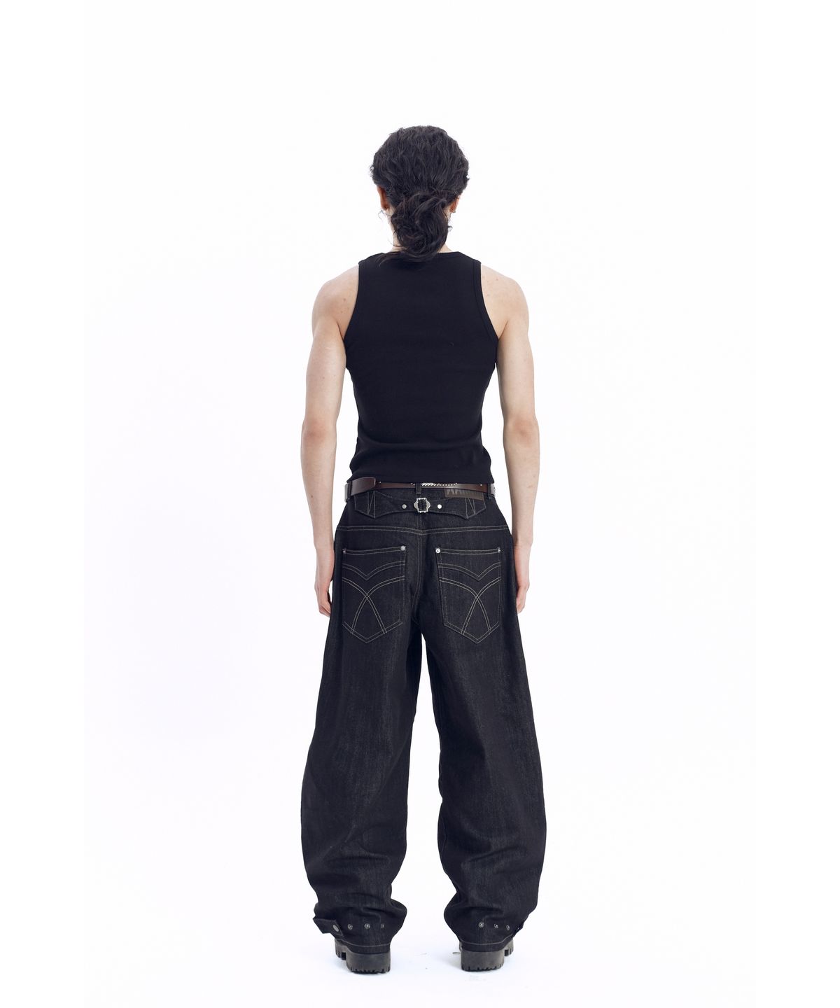 아캄(AAKAM) Steve Cinch Back Denim Pants (Black)